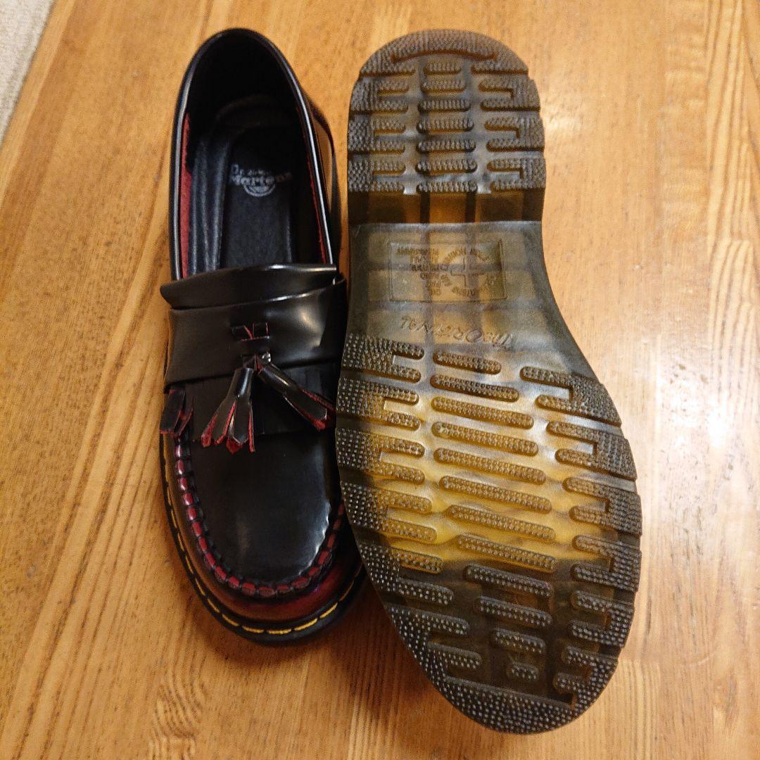 タッセル付きレザーローファー 黒/赤