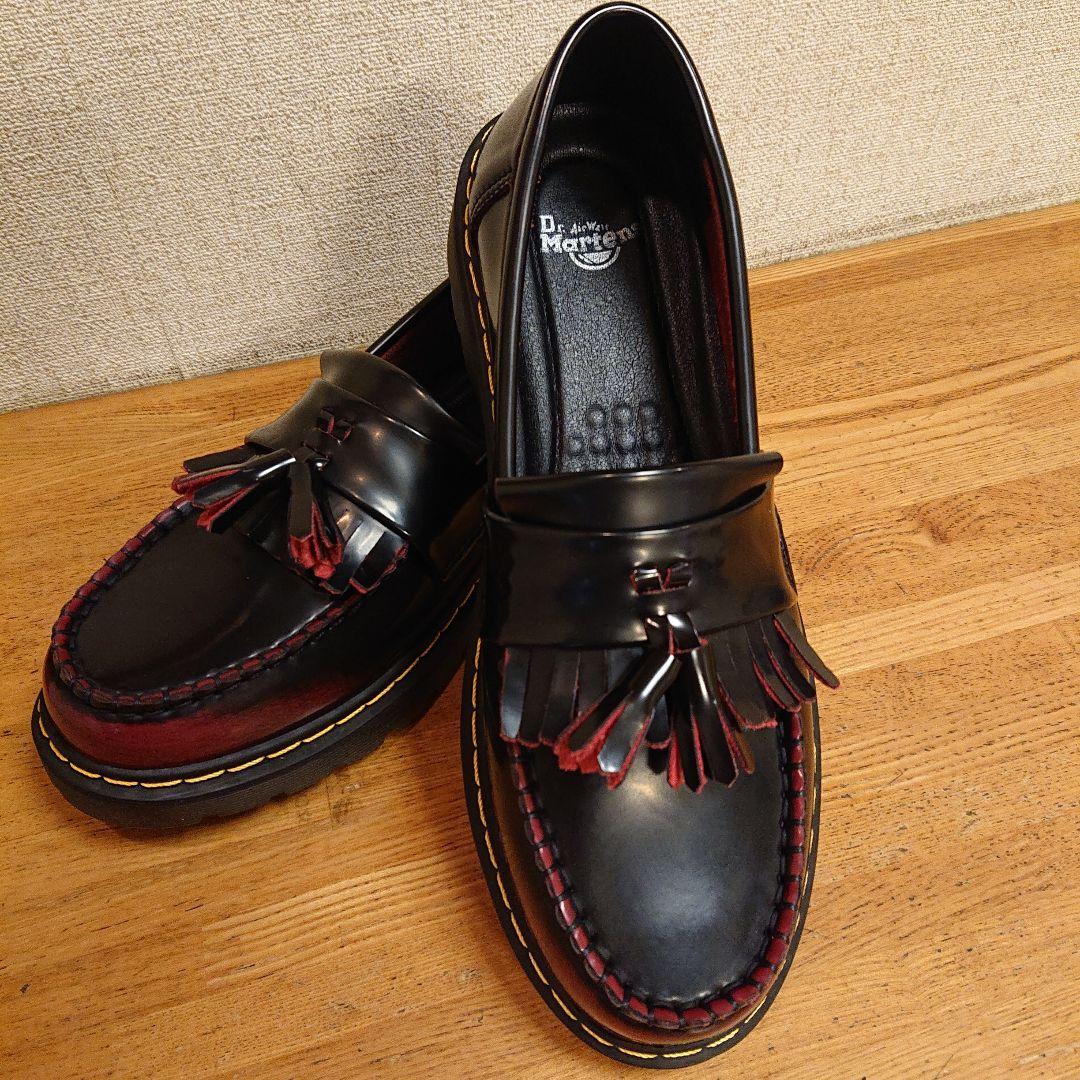 タッセル付きレザーローファー 黒/赤