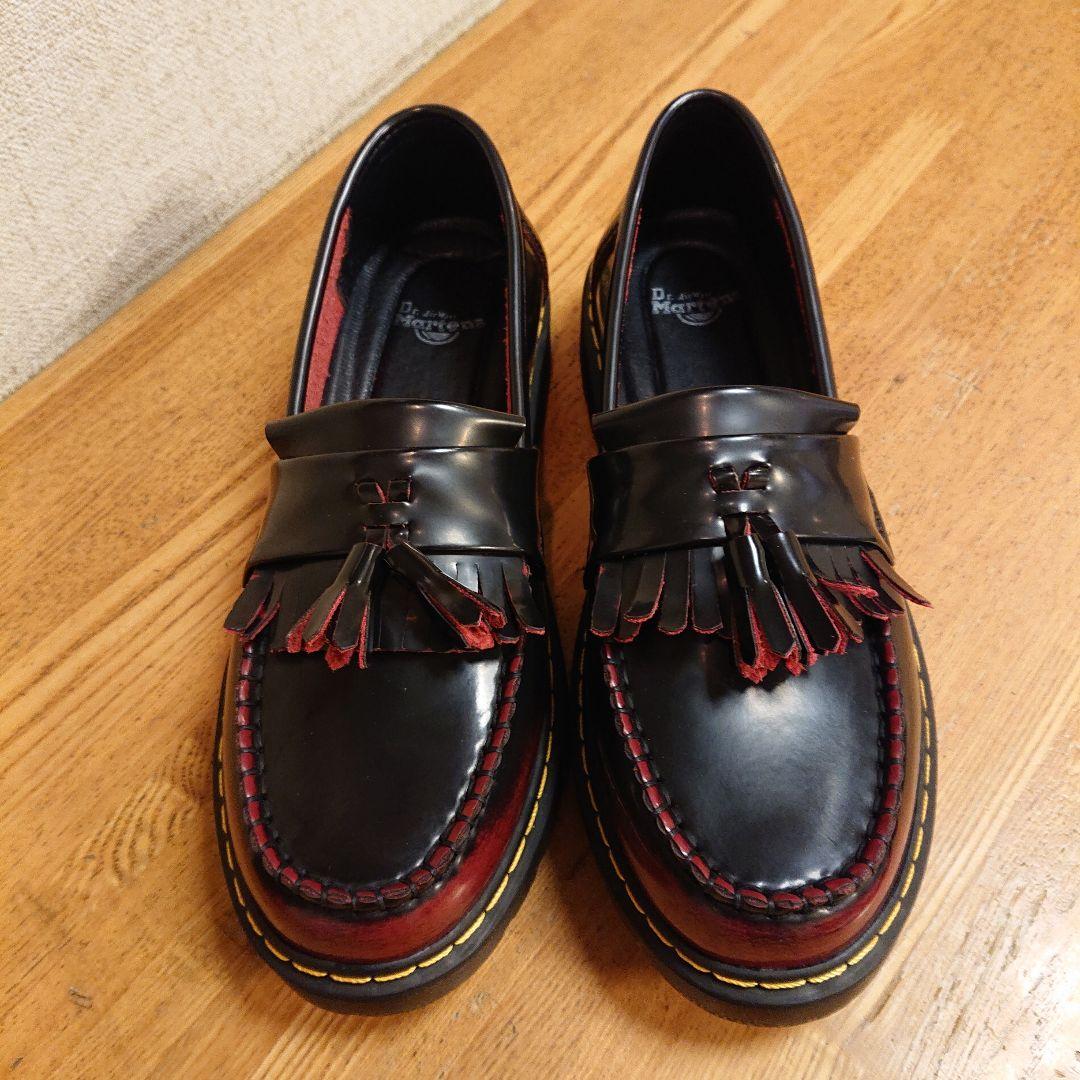 タッセル付きレザーローファー 黒/赤