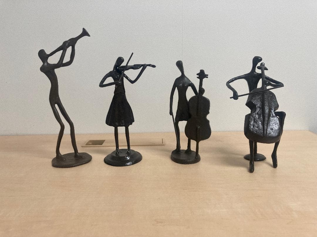 楽器奏者の彫刻（鉄製）4体セット