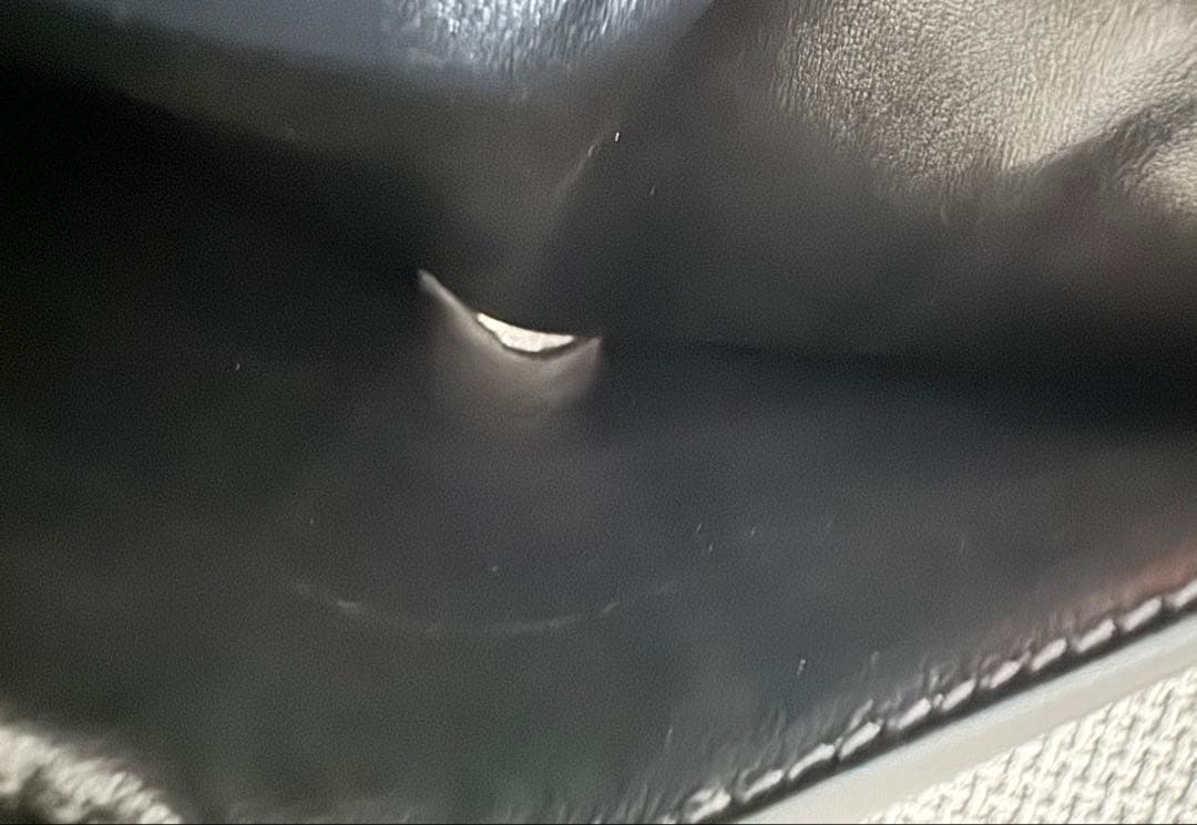 Bottega Veneta ボッテガヴェネタ　ブラックレザー二つ折り財布