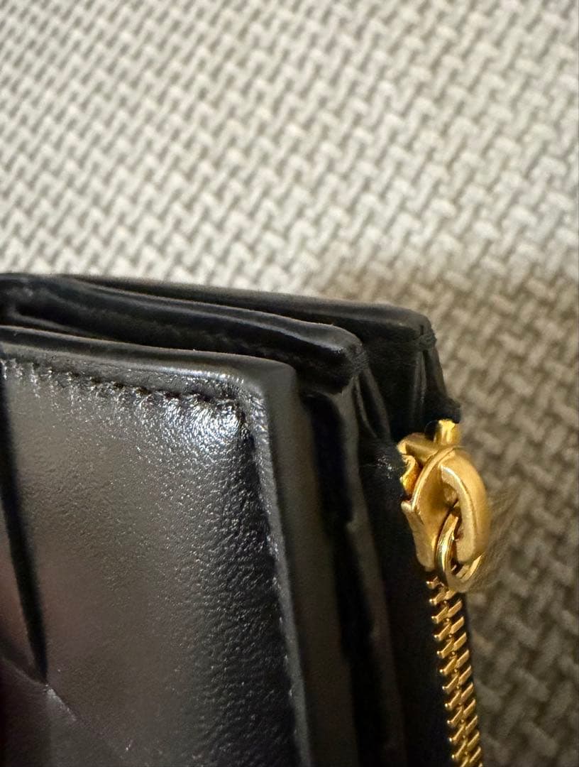 Bottega Veneta ボッテガヴェネタ　ブラックレザー二つ折り財布