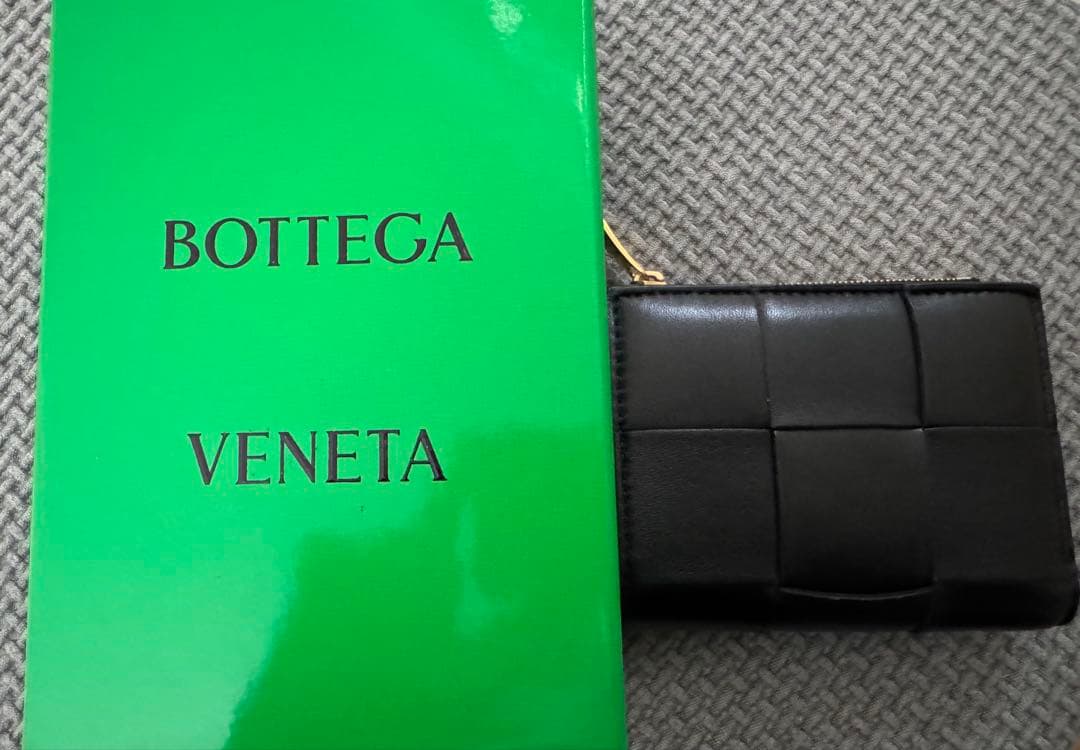 Bottega Veneta ボッテガヴェネタ　ブラックレザー二つ折り財布