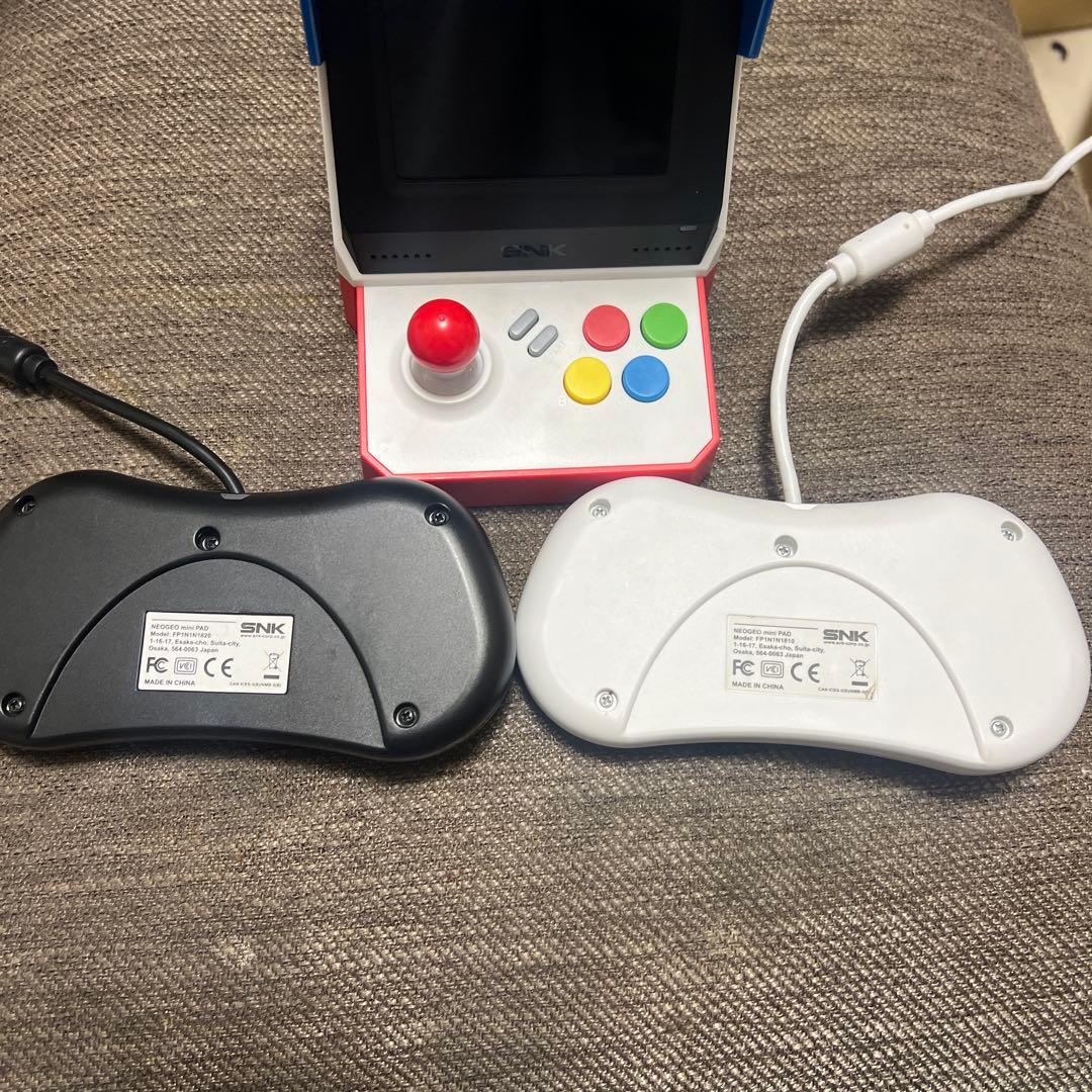 SNK ネオジオミニ本体、コントロールパッド白黒セット