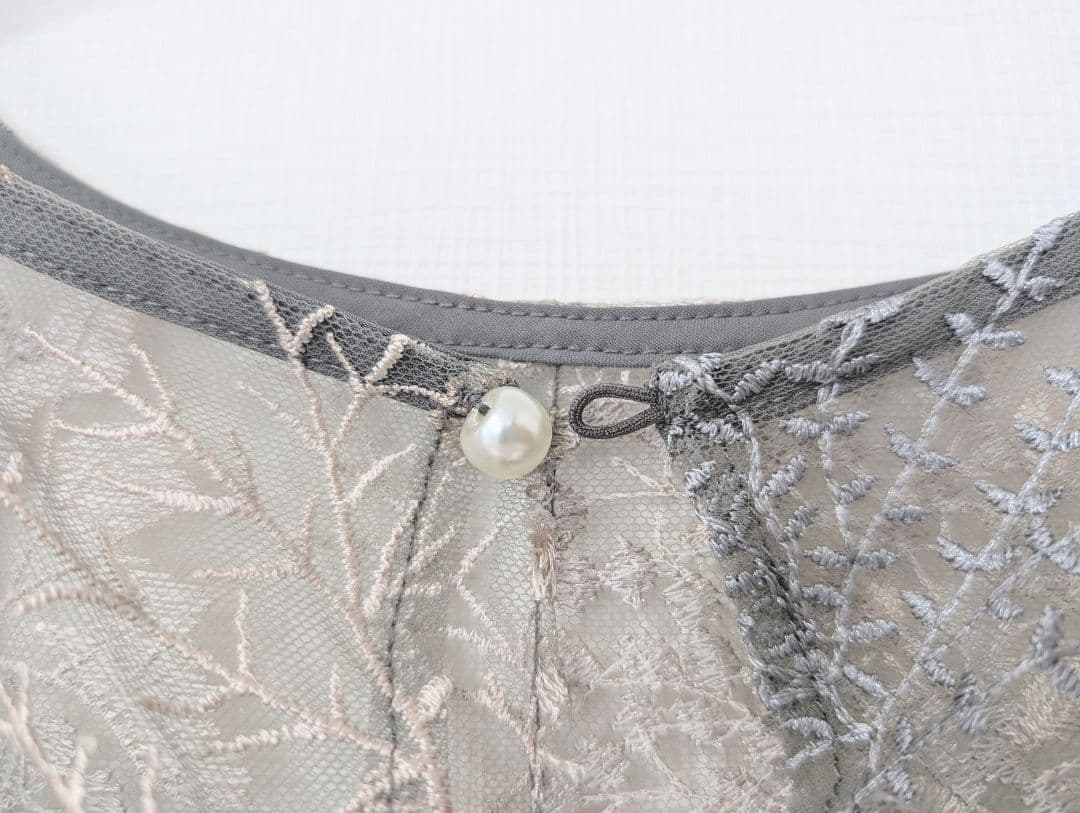 試着のみ　niana フラワー刺繍レースペンシルドレス 花柄　グレー　M