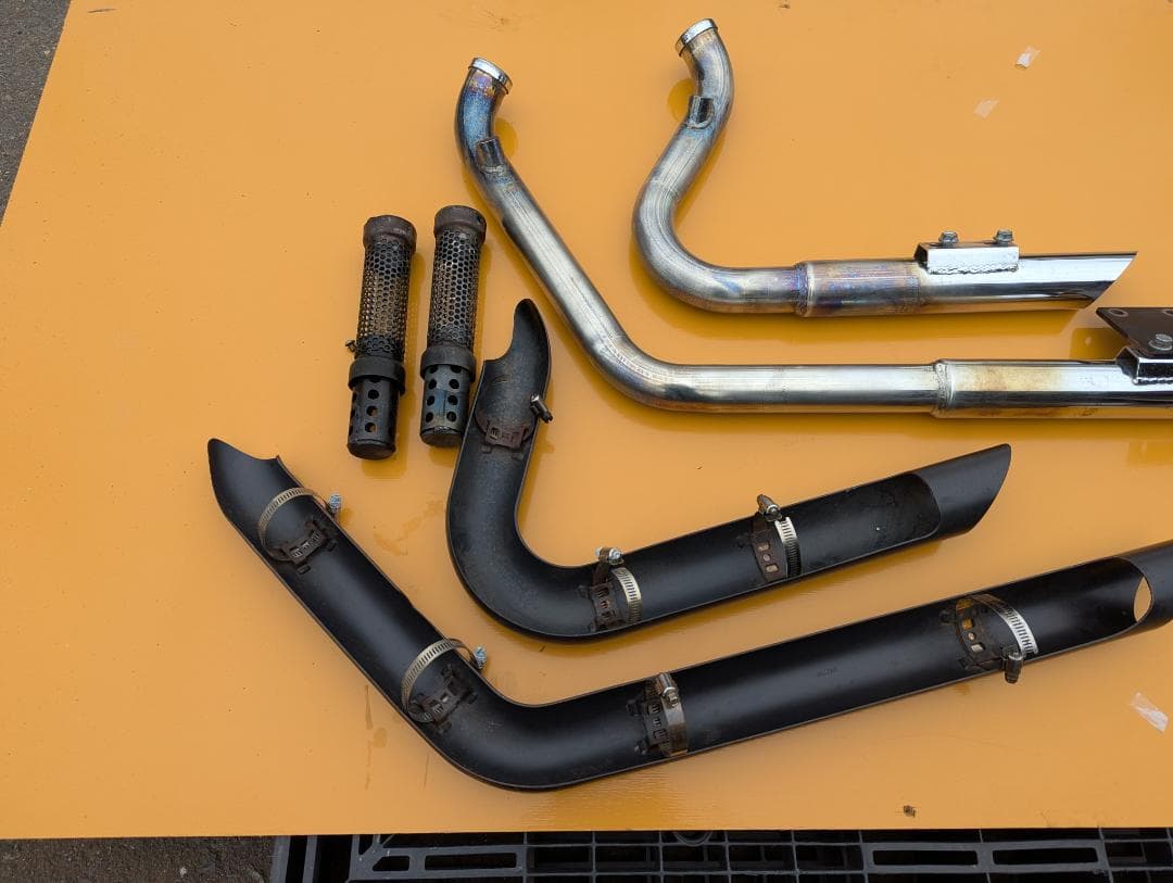 ハーレー VANCE＆HINES製ショートショット スタッガードマフラー