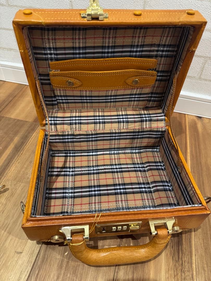 【未使用】LEAVESリーブス　レザー　ミニトランク　レトロ　ハンドメイド　底鋲