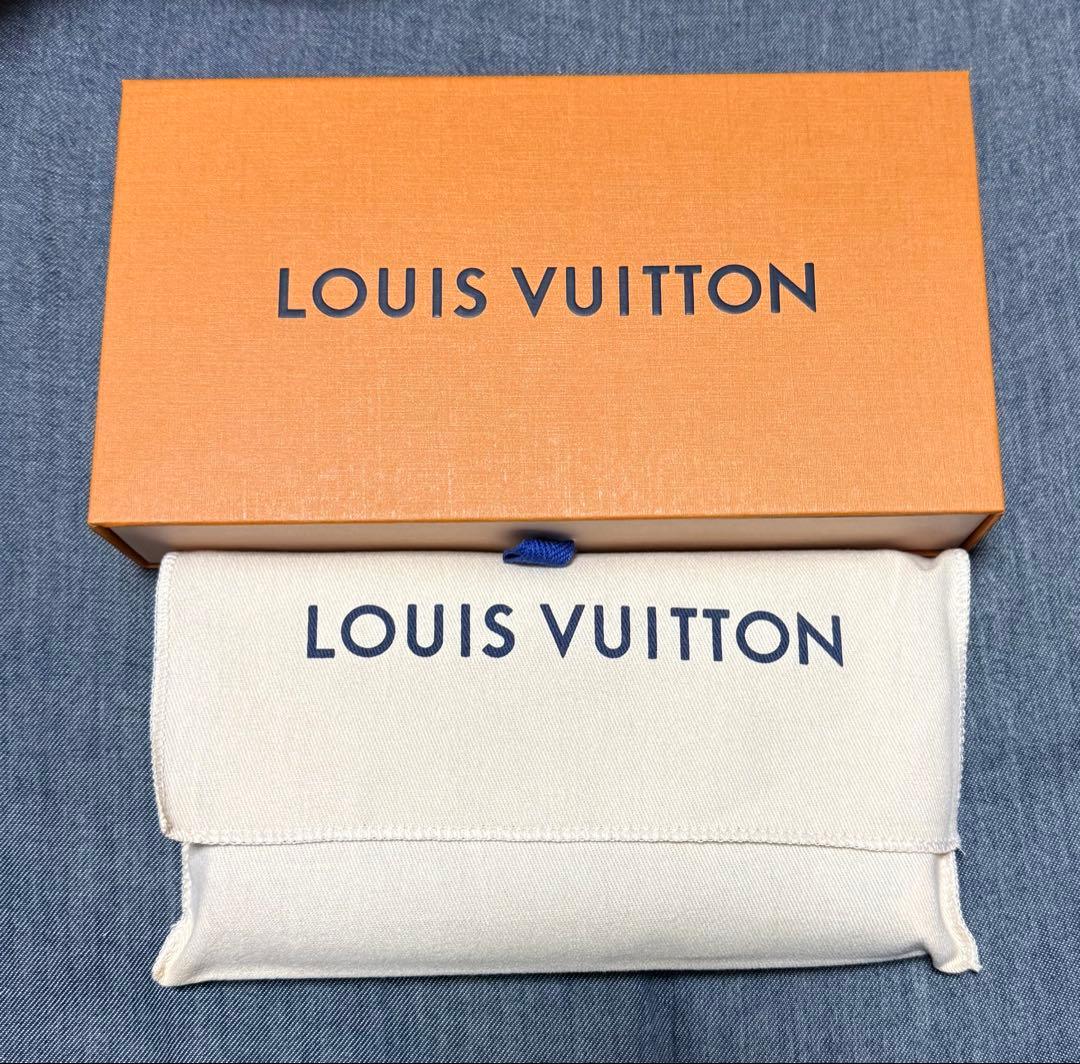 LOUIS VUITTON ジッピーウォレット