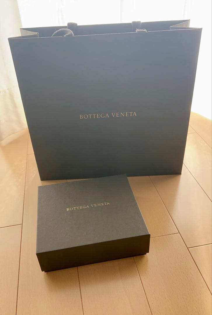 ボッテガヴェネタ ミニ財布　ラウンドジップ イントレチャート