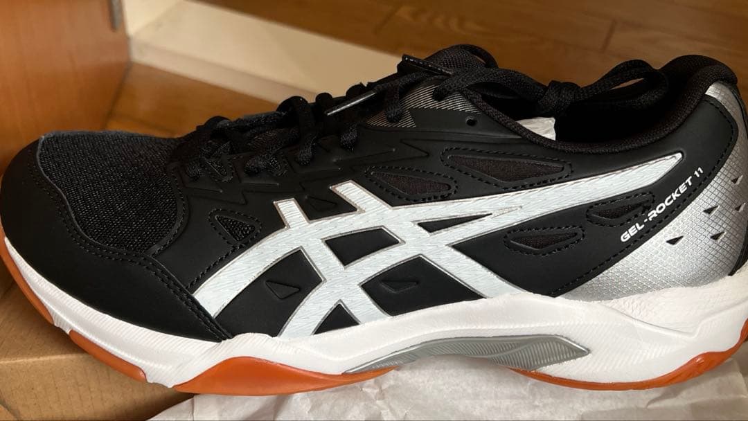 バレーシューズ