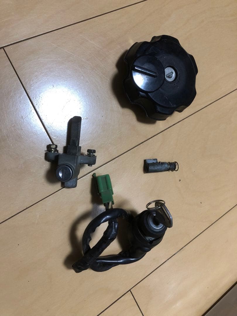 A*i様 メインキーシリンダー タンクキャップ カワサキ 純正KSR50 KSR
