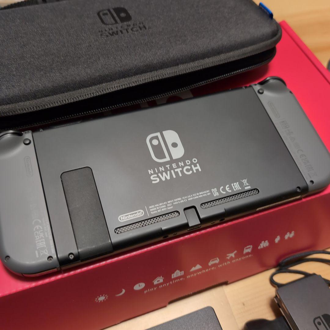 Nintendo　Switch　本体　ケース付き　任天堂　グレー