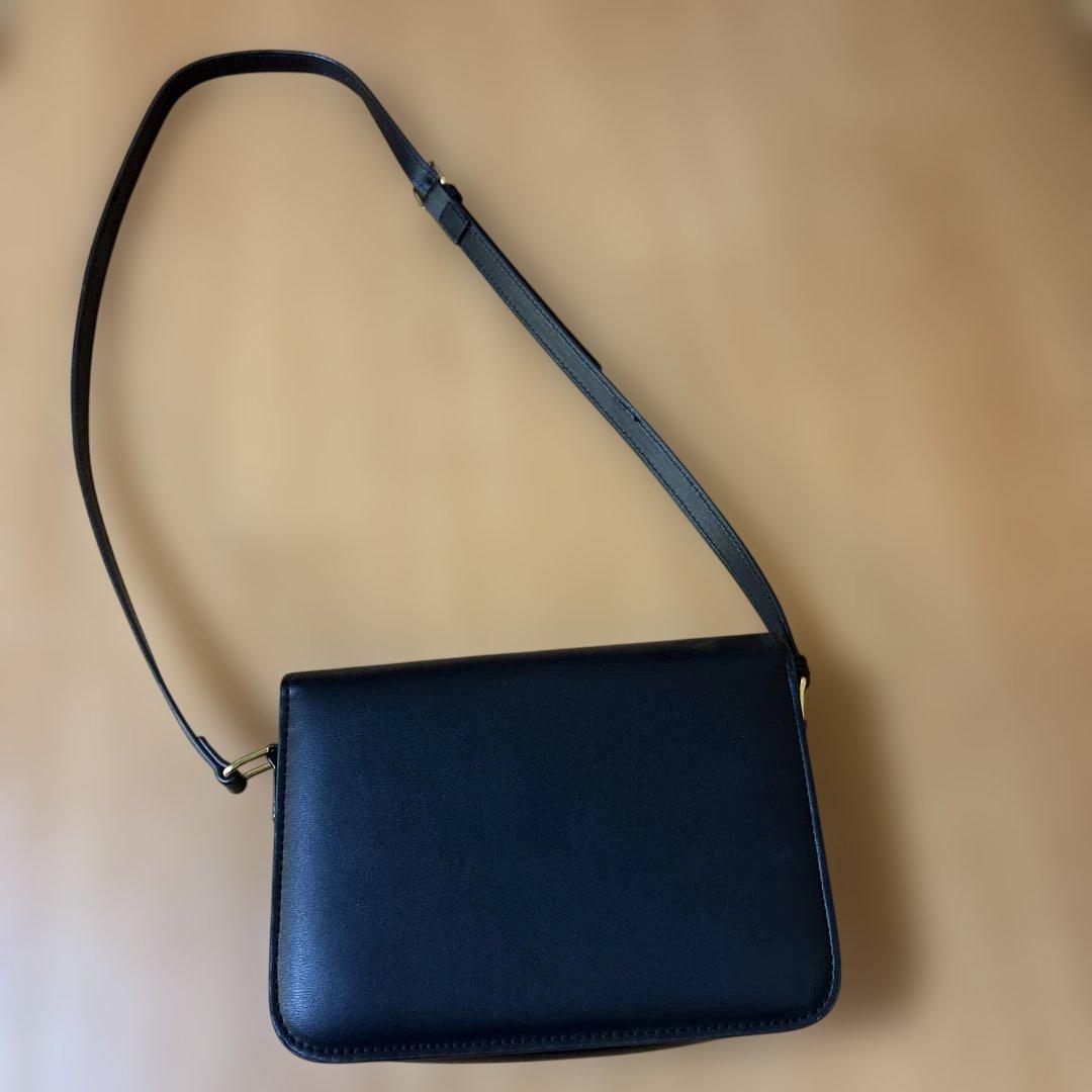 ブラック　レザー　ショルダーバッグ