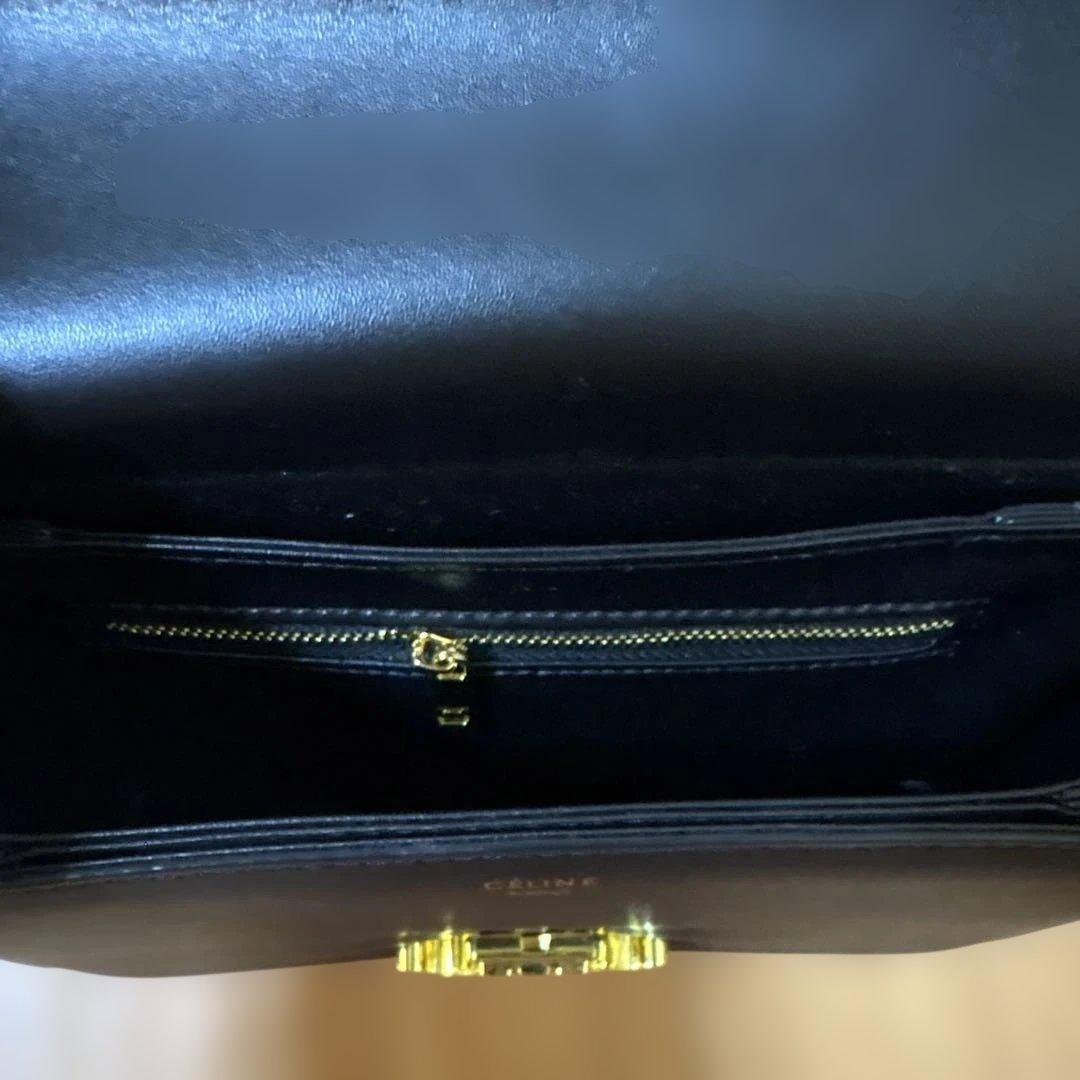 ブラック　レザー　ショルダーバッグ