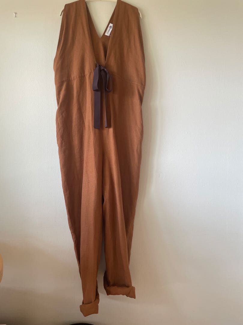 nuno. ヌーノ Kyoko Izumiyaブラウン Vネック オールインワン