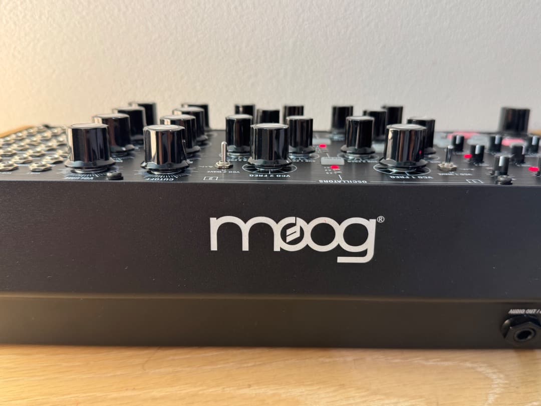 新品同　moog SUBHARMONICON モジュラーシンセサイザー