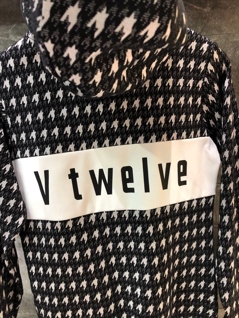 V12 ジップアップパーカー　レディース　Sサイズ