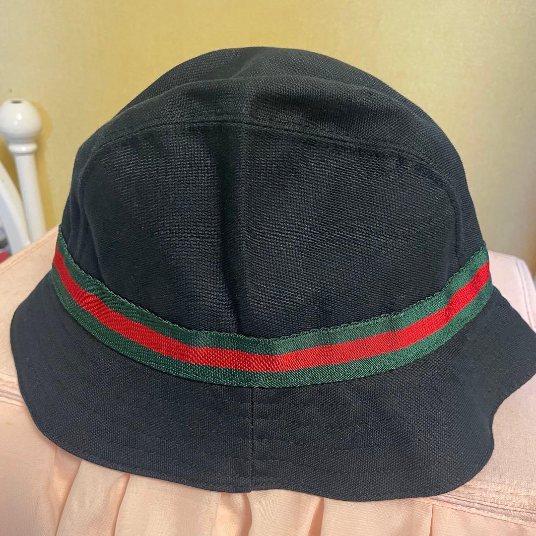 Gucci バケットハット ブラック　S 旅行　帰省