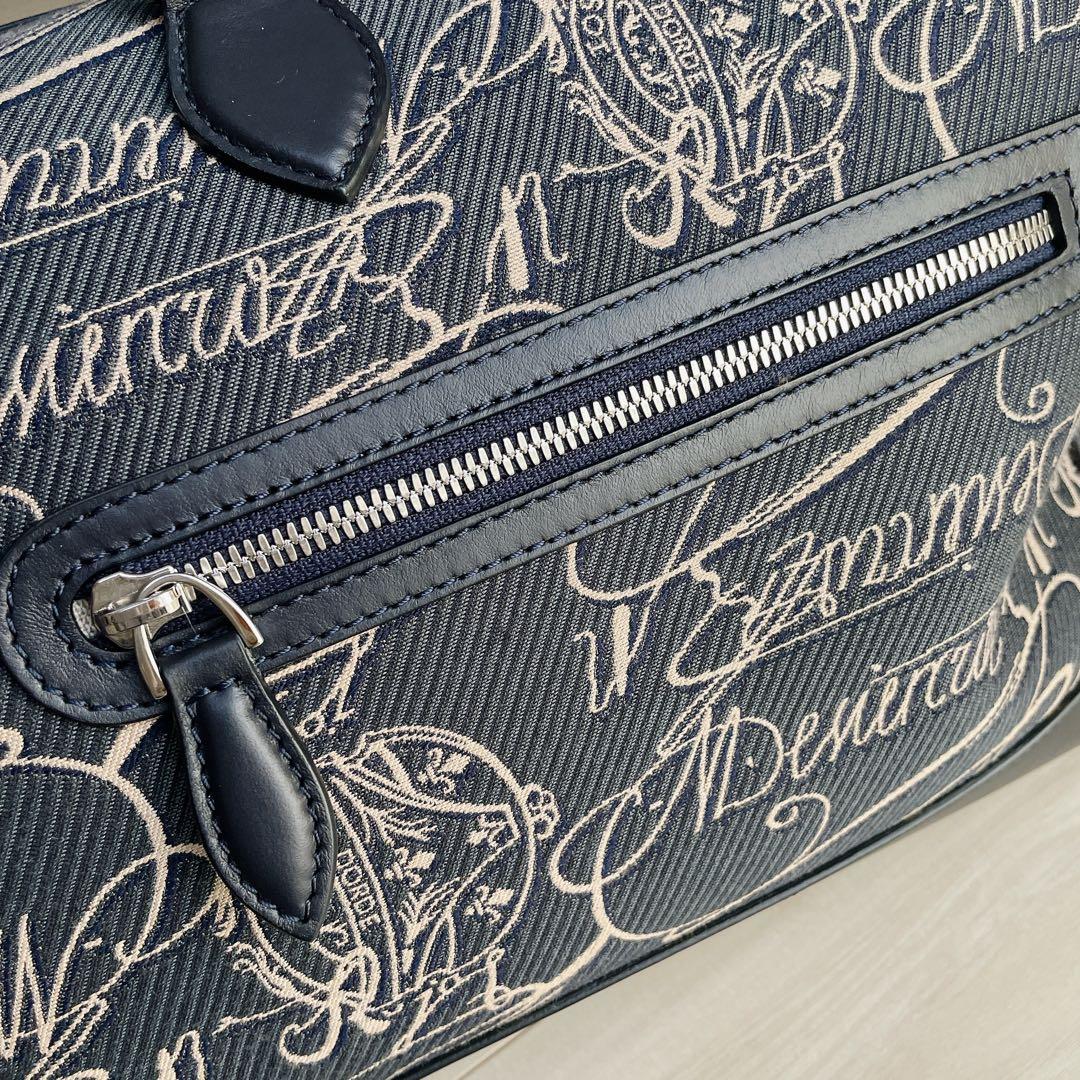 【ベルルッティ】スクリプトロゴプリント ボストンバッグ