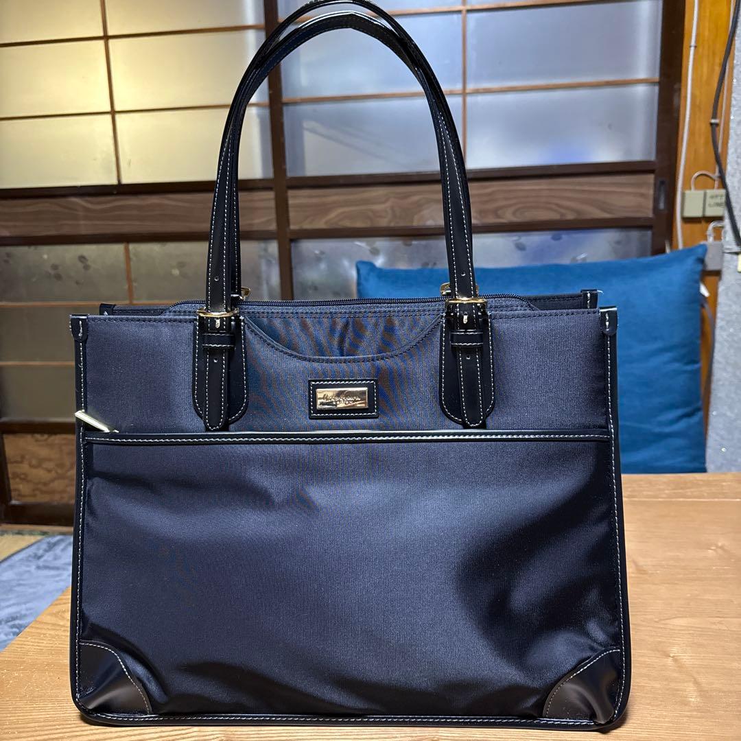 やよはる　新品未使用　目々澤鞄　マチ広レディースビジネスバッグ　ブラック