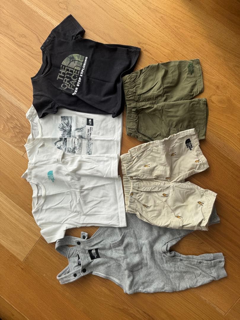 服と靴のセット売りです。