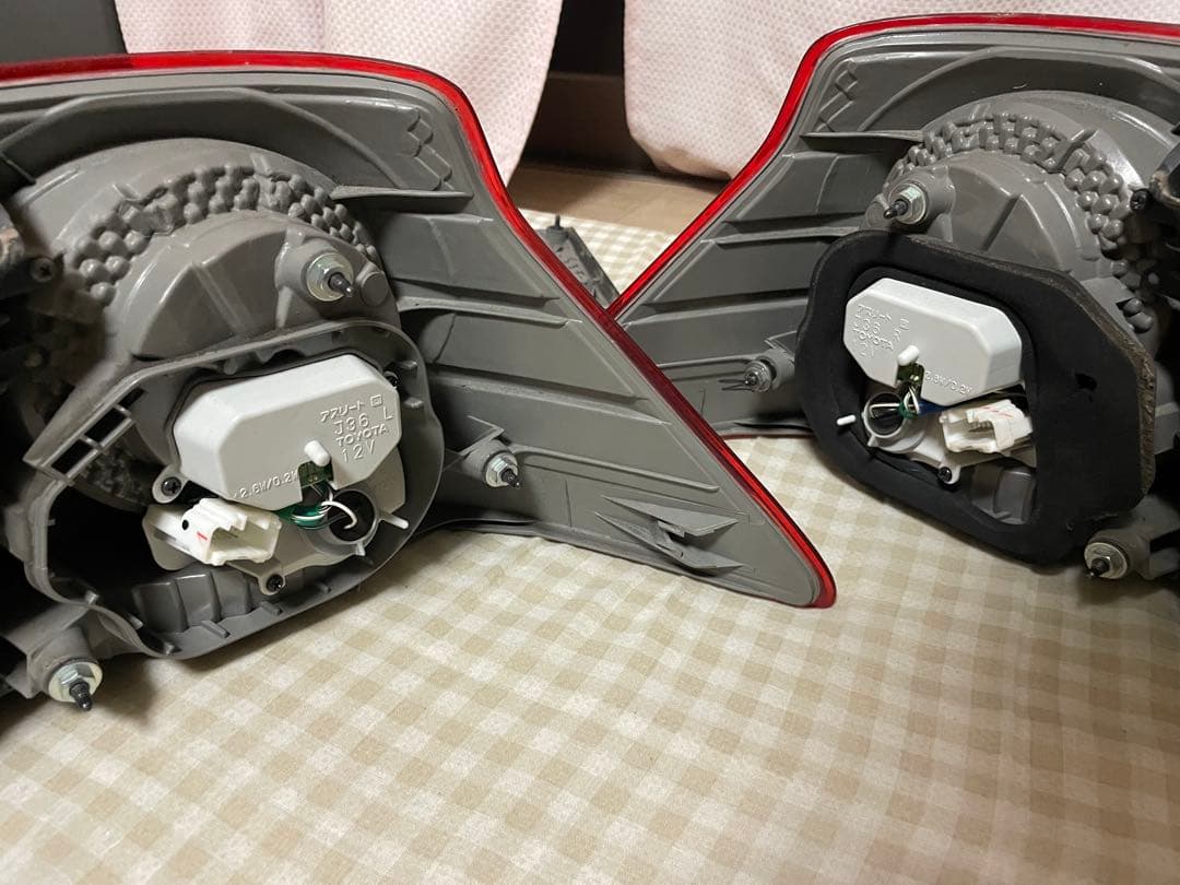 ト*★様 クラウン アスリート GRS180 LED リアテールランプ