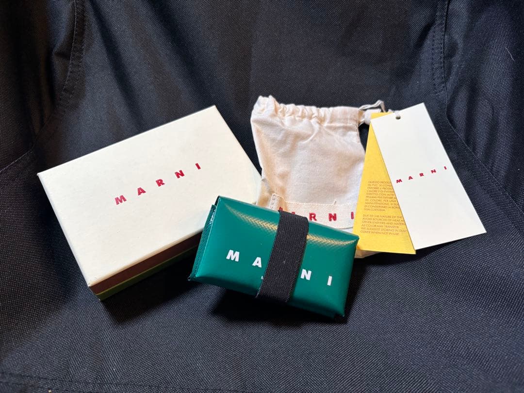 MARNI 三つ折り財布 グリーン　ケース
