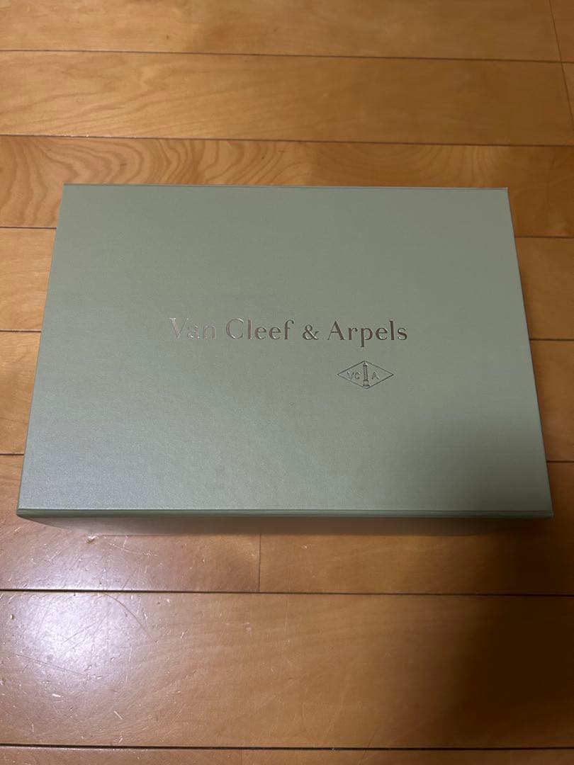 ヴァンフリーフアーペル　ギフトボックスとブレスレットケースセット空箱　現行品