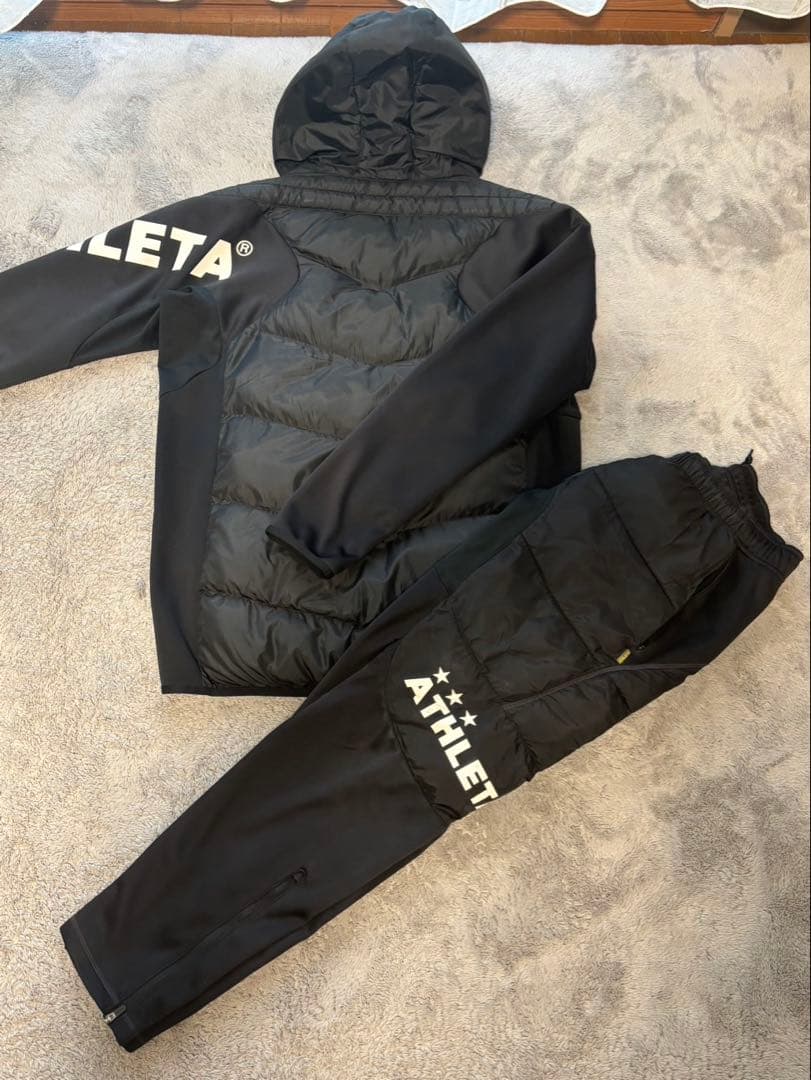ニット帽とセットでお得！ATHLETA ブラック パーカー、パンツ