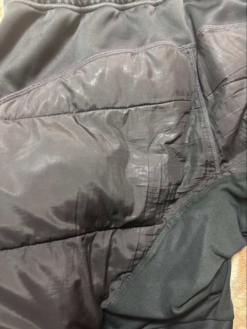 ニット帽とセットでお得！ATHLETA ブラック パーカー、パンツ