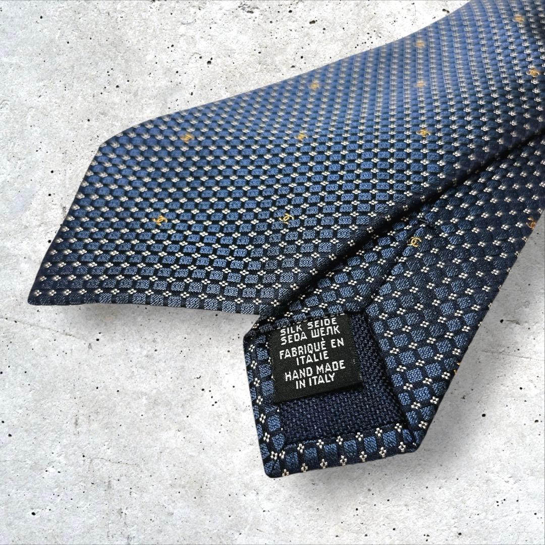 CHANEL ゴールドのココマーク ジャガード織 シルク ネクタイ ネイビー