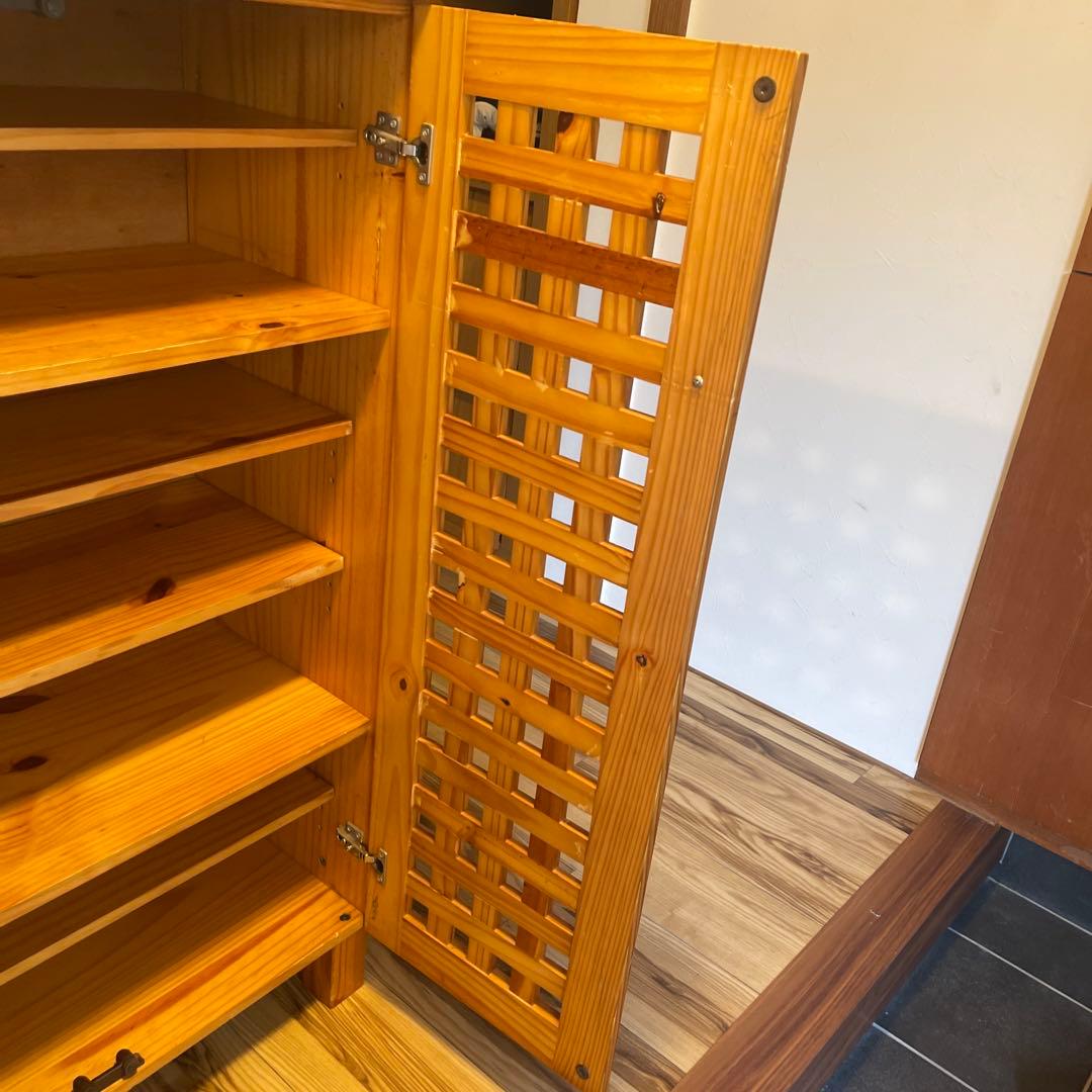 最終値下げ！木製靴箱 2扉 格子デザイン キャビネット