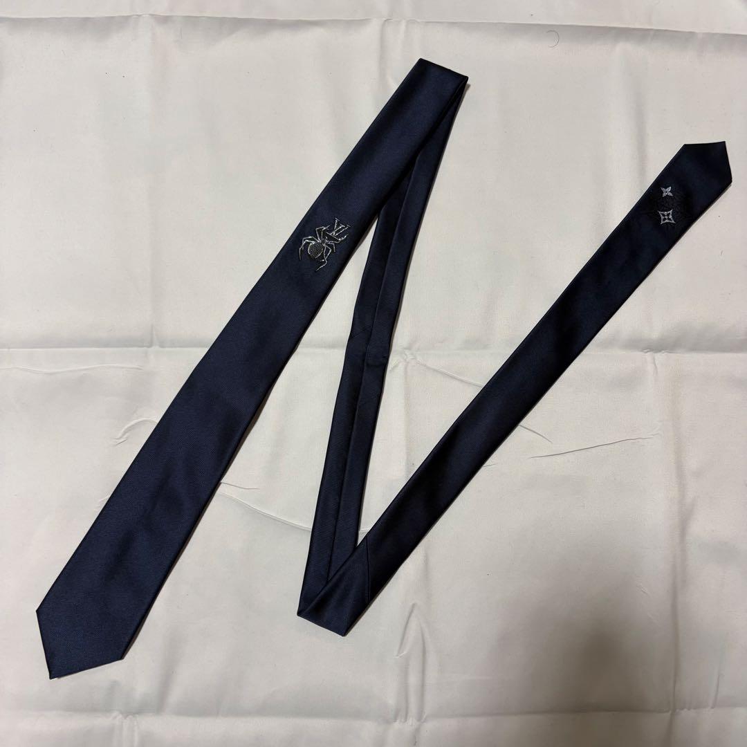 未使用 ルイヴィトン ネクタイ スパイダー刺繍 ネイビー