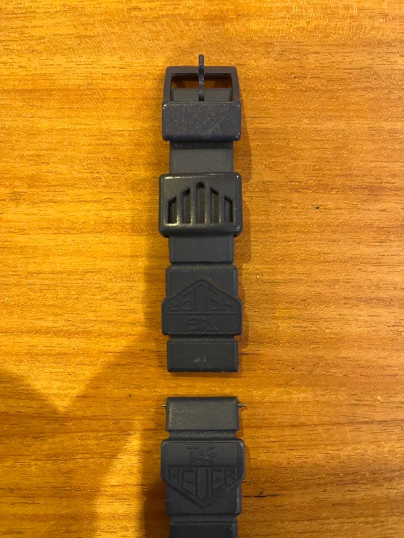 タグホイヤのフォーミュラ1 純正ベルト18mm メンズ用です。