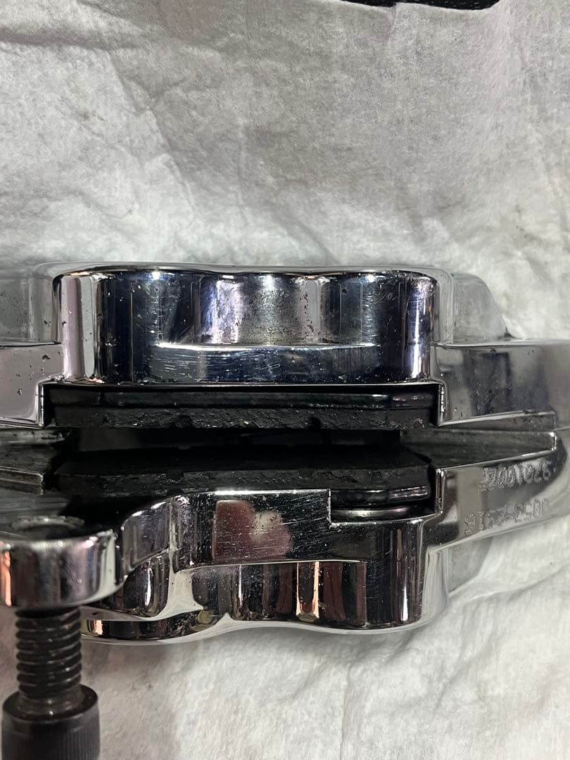 PM パフォーマンスマシン製異形4podキャリパー左右セット