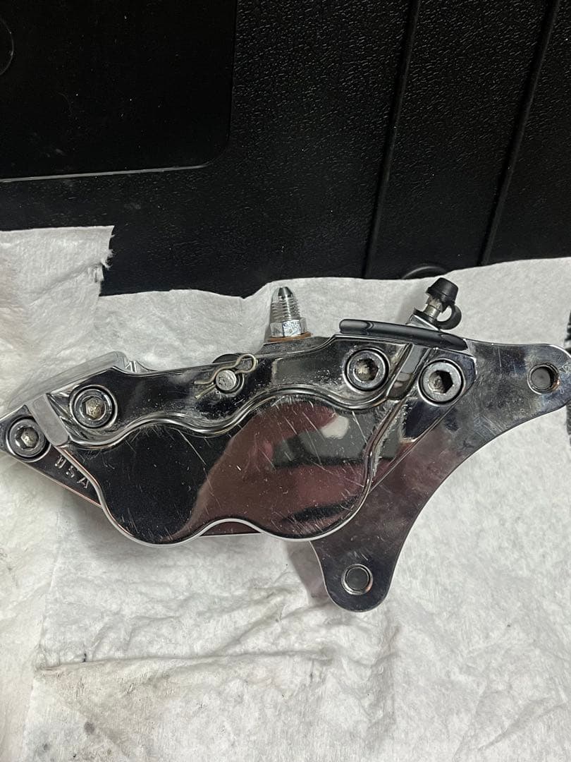 PM パフォーマンスマシン製異形4podキャリパー左右セット