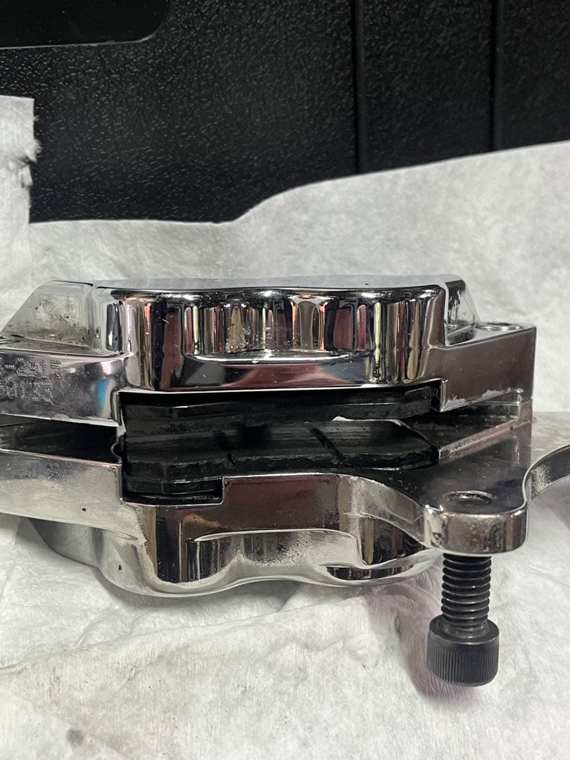 PM パフォーマンスマシン製異形4podキャリパー左右セット