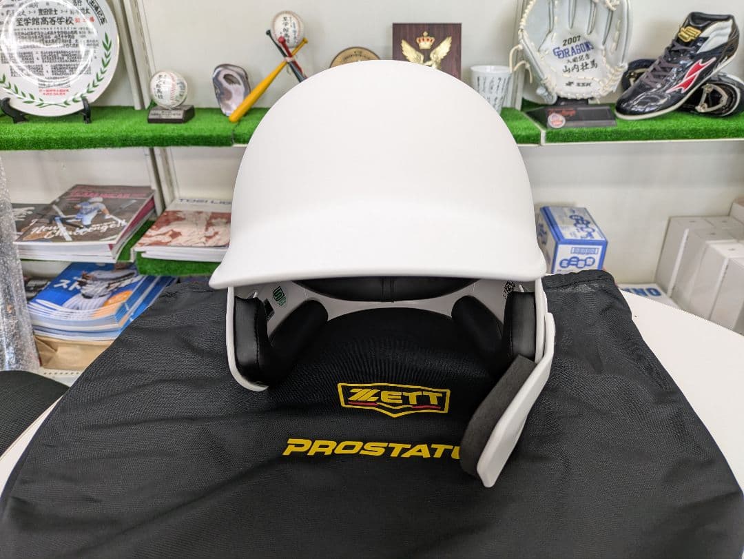 ★新品未使用★ZETT硬式用ヘルメットLサイズ　ホワイトつや消し　ガードあり