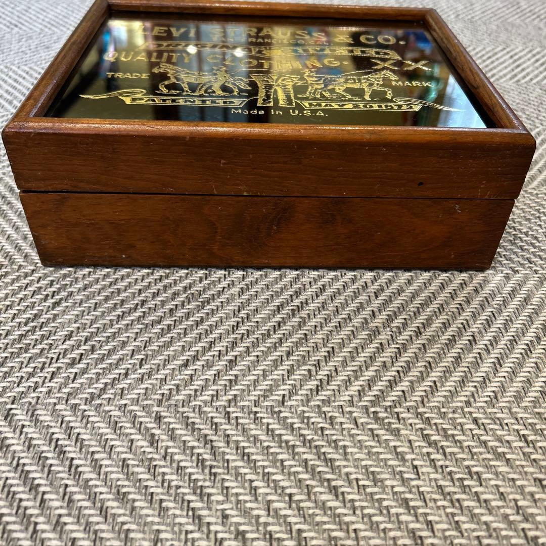 LEVI STRAUSS & CO. オリジナルリベット付きボックス