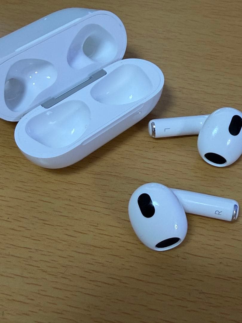 AirPods第3世代本体 ホワイト 充電ケース＋専用ケース（イエロー）