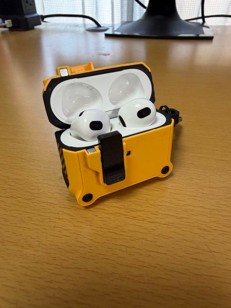 AirPods第3世代本体 ホワイト 充電ケース＋専用ケース（イエロー）