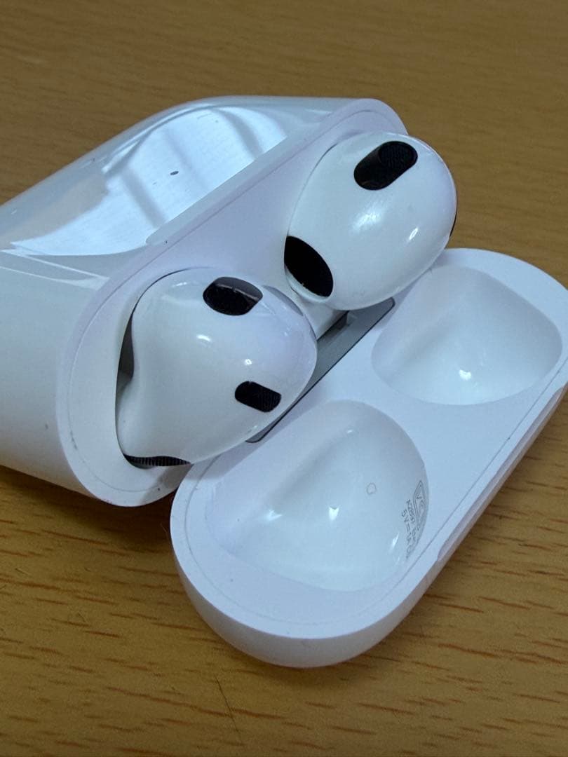 AirPods第3世代本体 ホワイト 充電ケース＋専用ケース（イエロー）