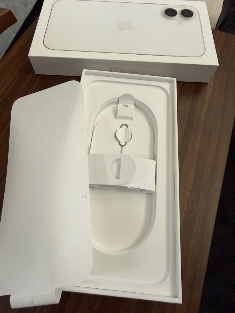iPhone16 plus ホワイト SIMフリー バッテリー容量90%おまけ付