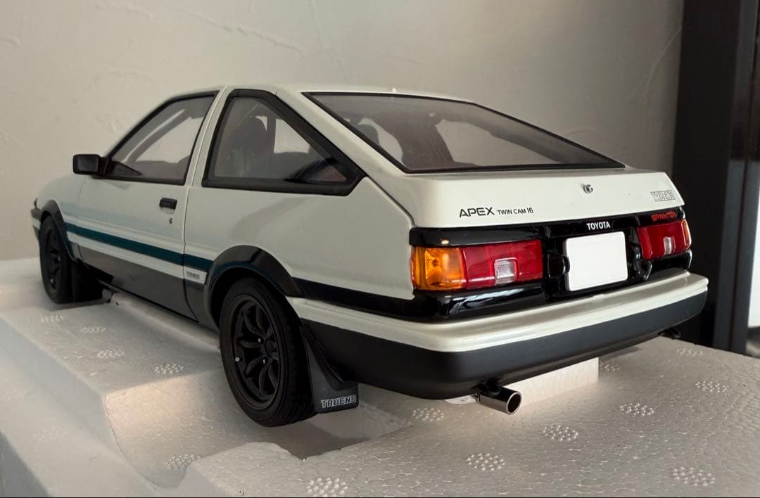 Hikky 1/18『頭文字D』AE86 トレノ ファイナルバージョン