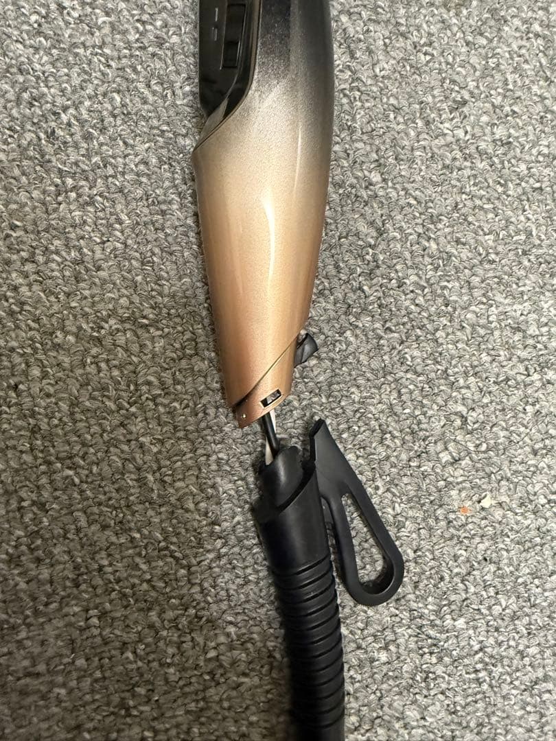 商品説明 Repronizer 4D Plus ドライヤーです。