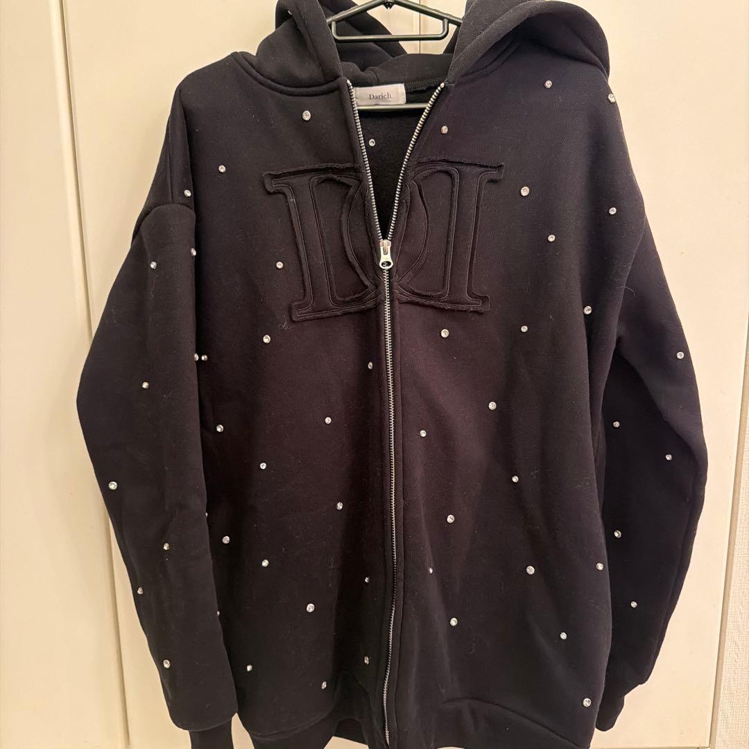 黒パーカー　ふく