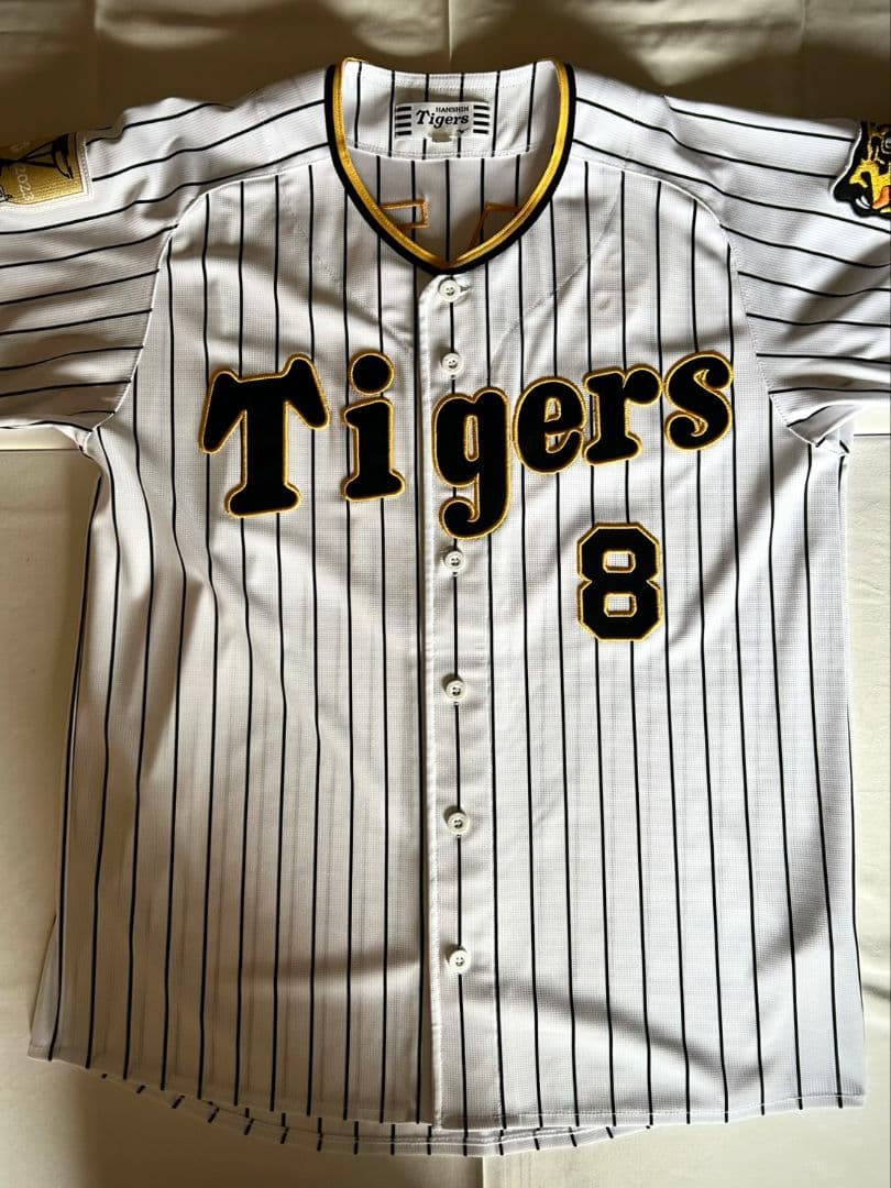 阪神タイガース 佐藤輝明 ユニホーム チャンピオンエンブレム付 L 説明文必読