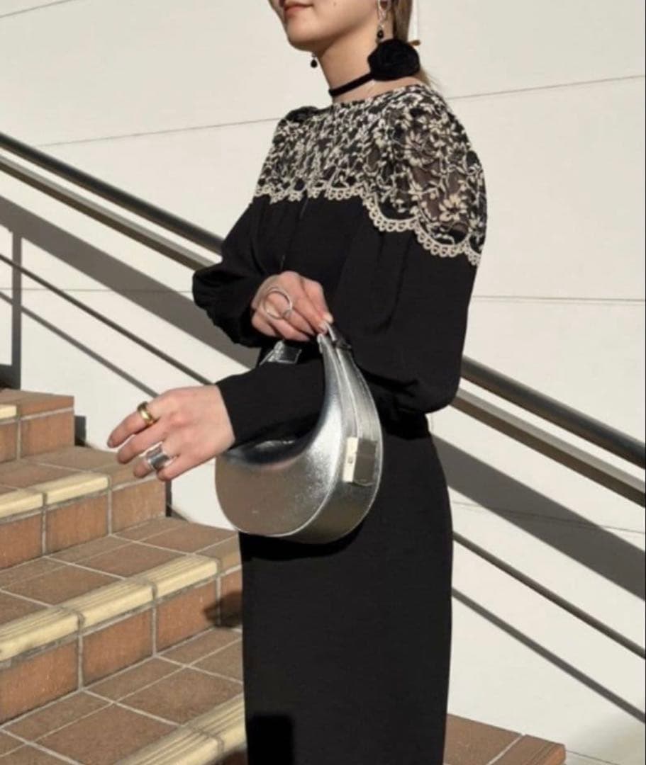 AMERI　LACE DECOLLETE DRESS