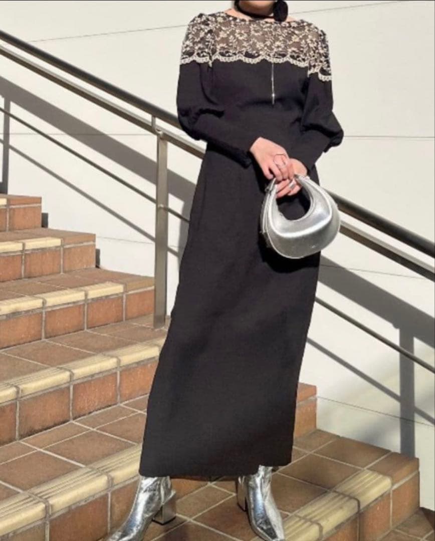 AMERI　LACE DECOLLETE DRESS