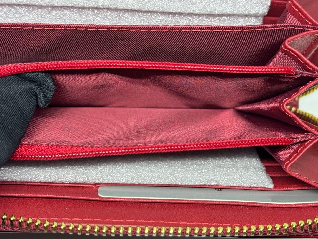 【新品未使用】Vivienne Westwood エナメル長財布 レッド